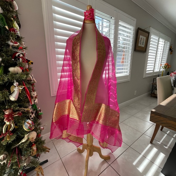 Accessories - Vintage pink organza silk shawl
